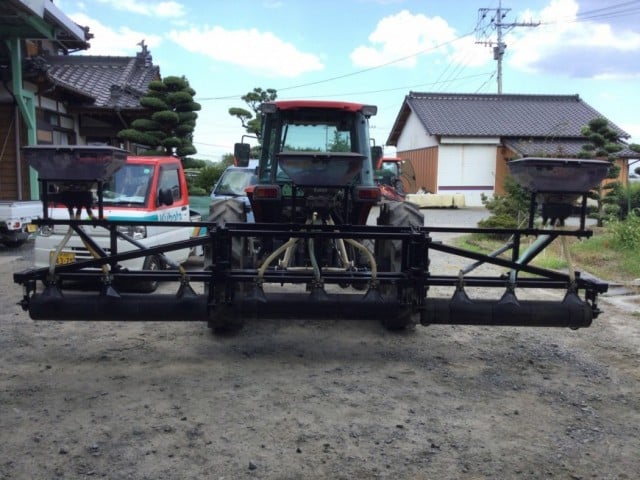 3連鎮圧ローラー施肥機　麦踏み仕様